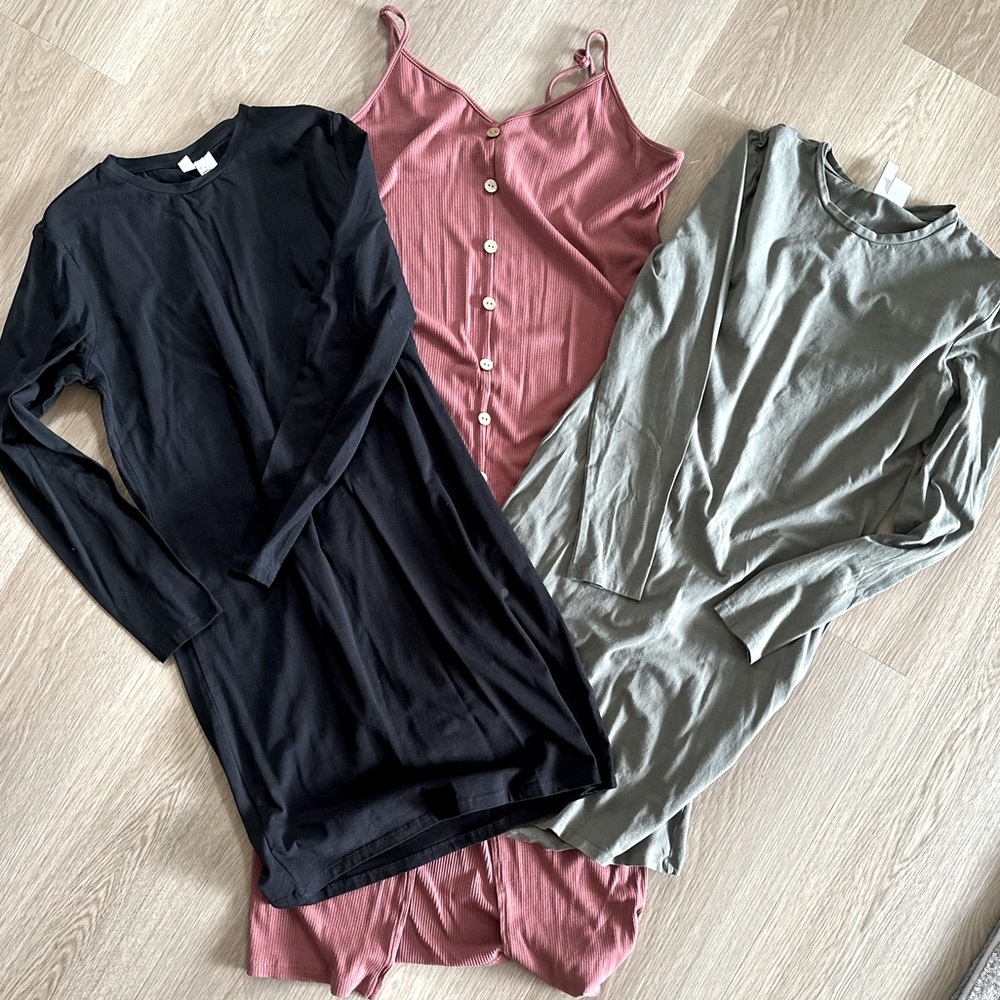 Fitted maternity dress lot